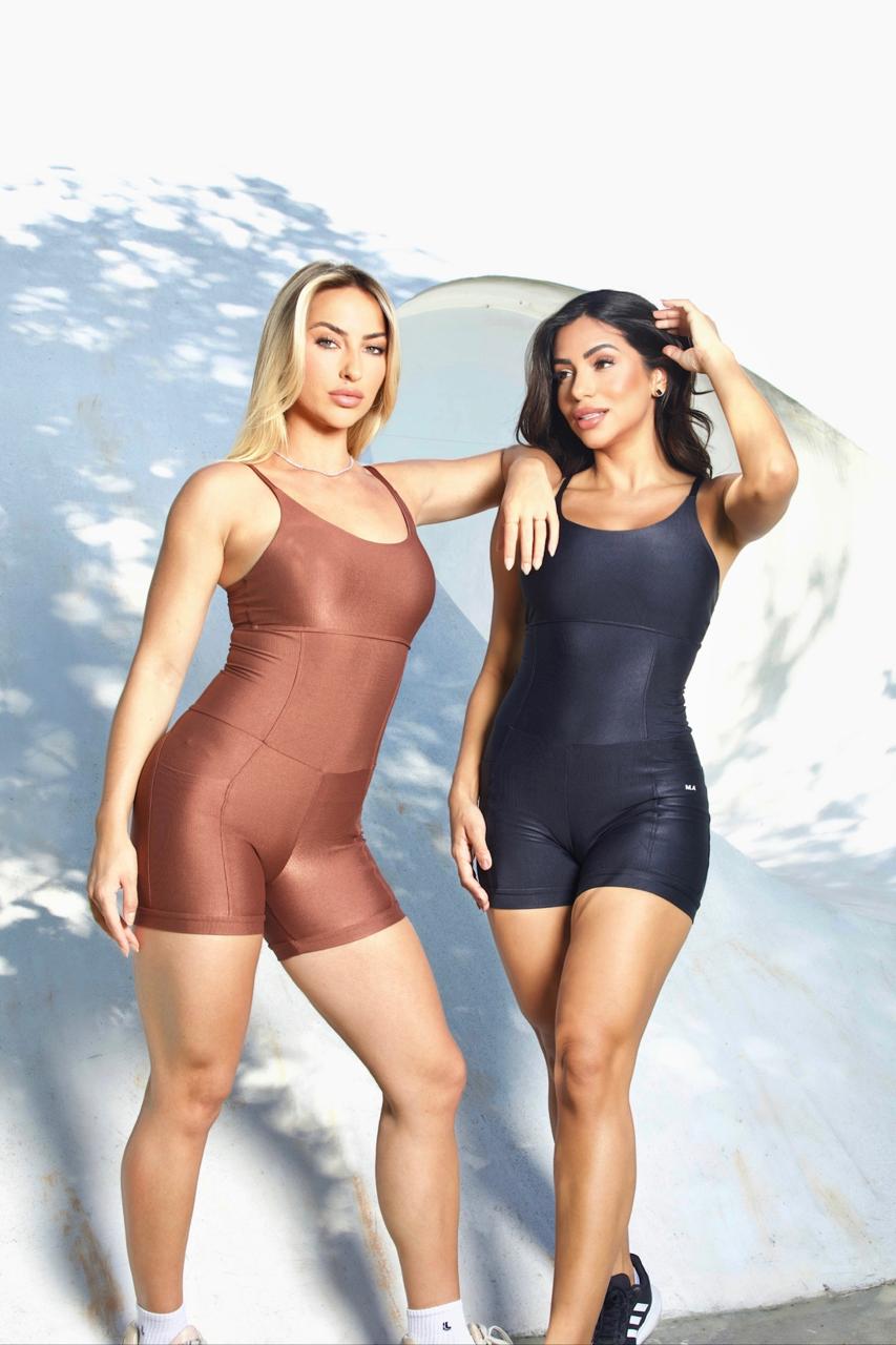 Macaquinho Shorts Marrom com Cós Alto e Bolso Lateral – Modelagem que Valoriza o Corpo e Zero Transparência