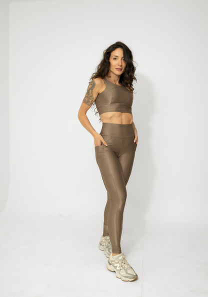 Conjunto Fitness Cor Fendi com Alta Compressão bolso na lateral e top de alça larga