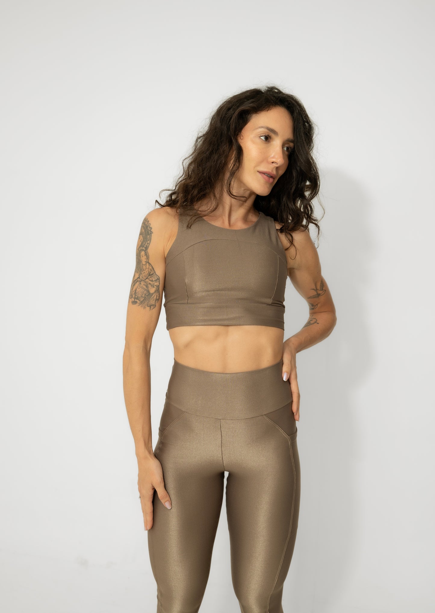 Conjunto Fitness Cor Fendi com Alta Compressão bolso na lateral e top de alça larga