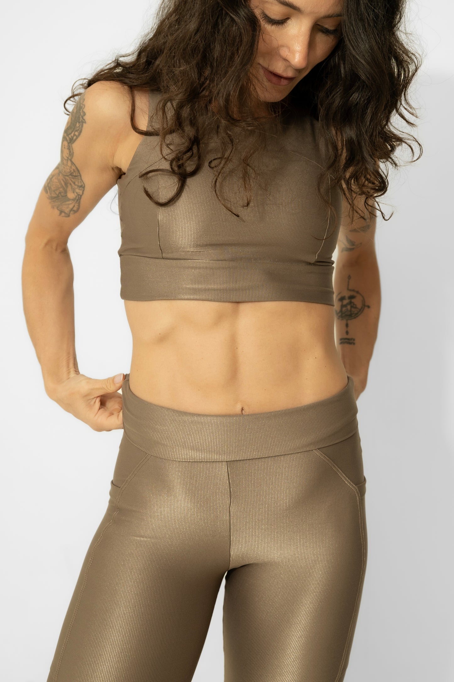 Conjunto Fitness Cor Fendi com Alta Compressão bolso na lateral e top de alça larga