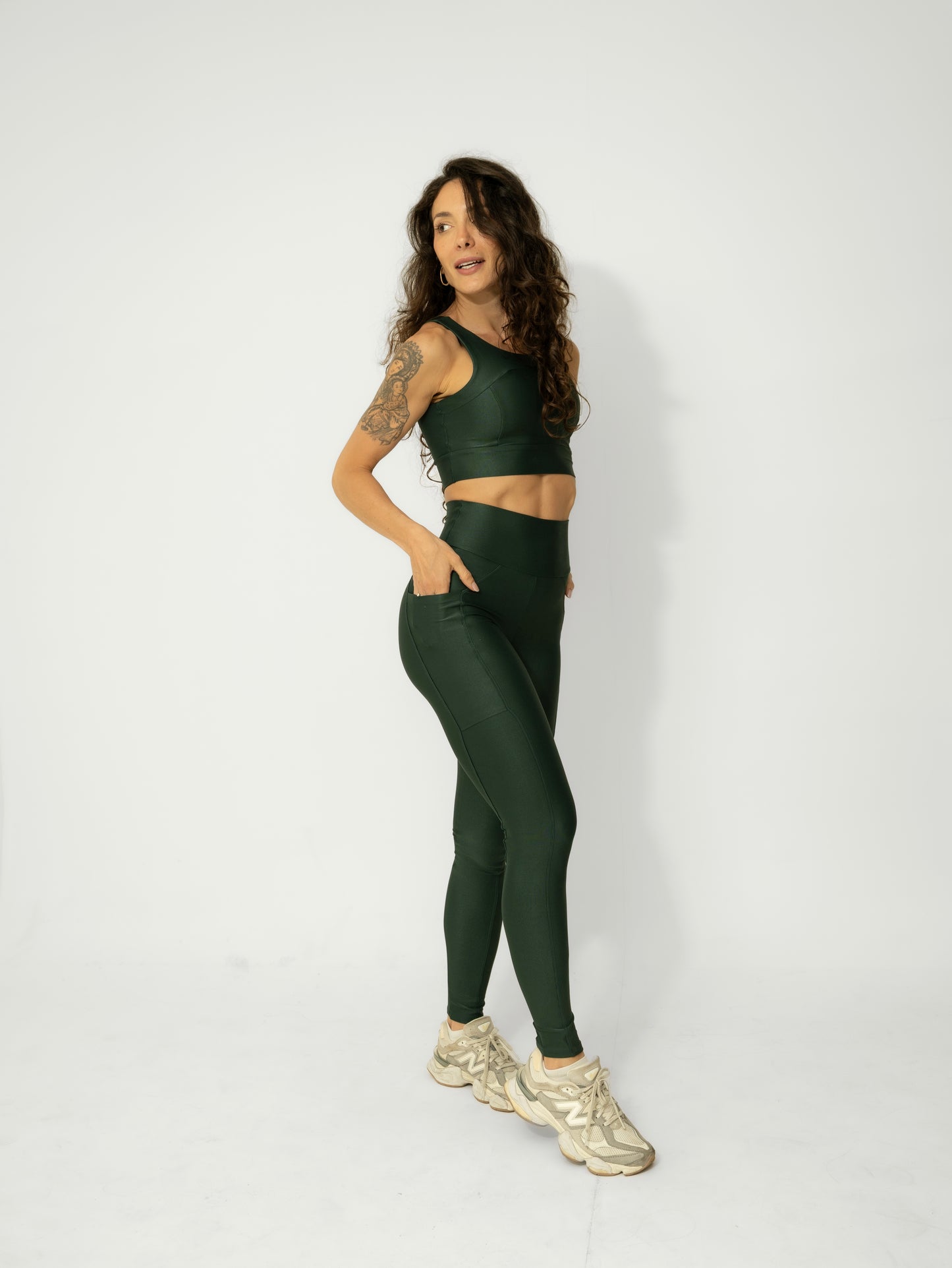 Conjunto Fitness Verde Alta Compressão com Bolsos E Top de alça larga