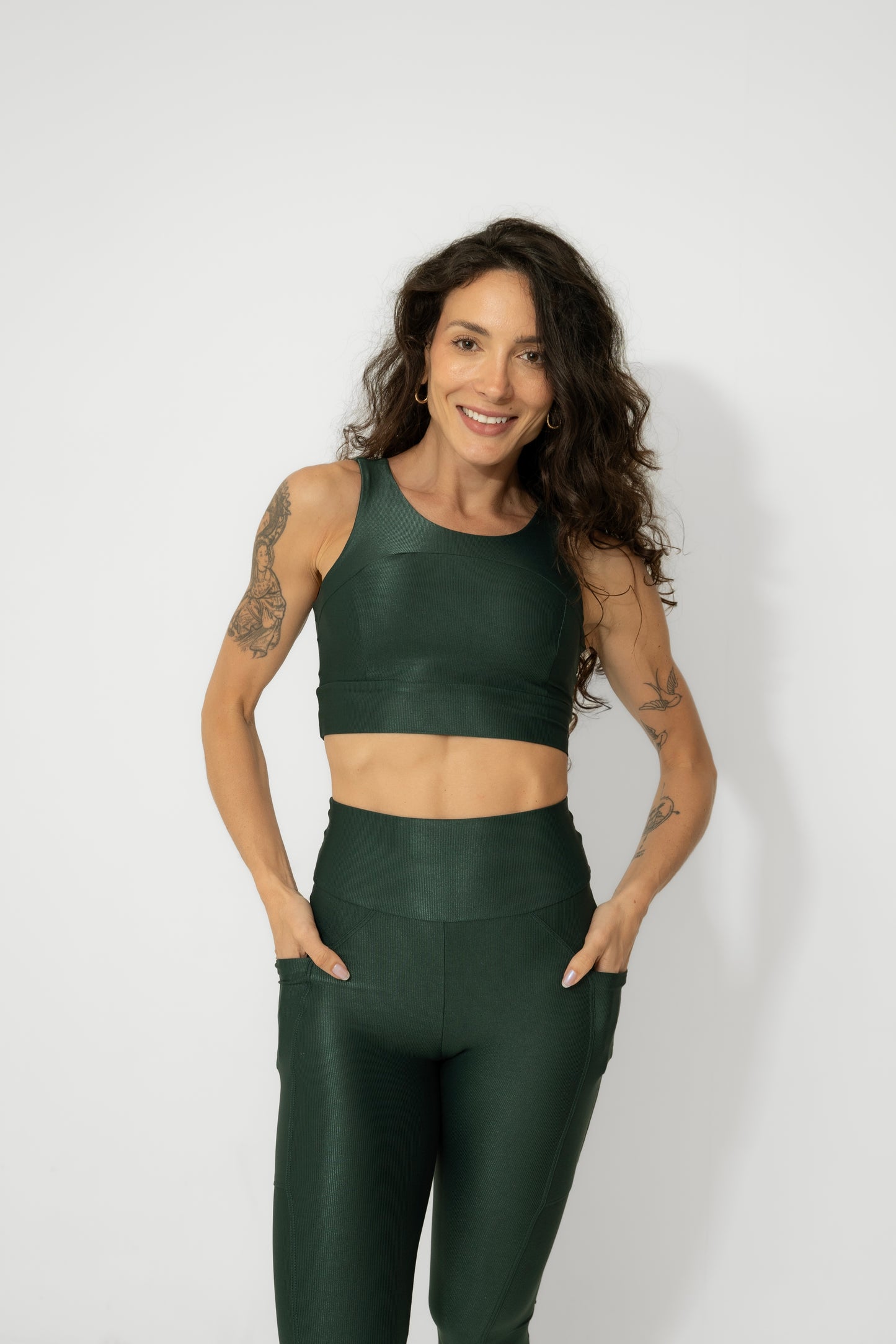 Conjunto Fitness Verde Alta Compressão com Bolsos E Top de alça larga