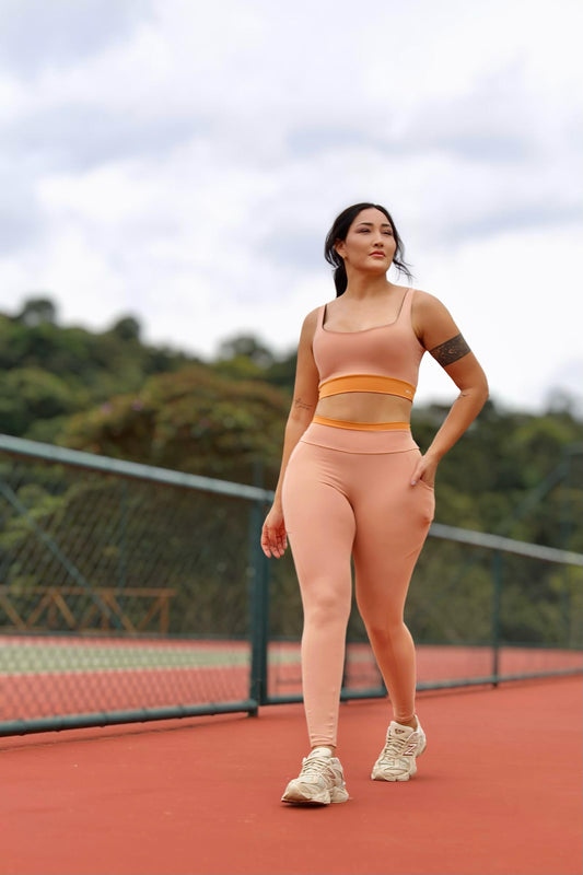 Conjunto Fitness Nude Feminino com Top e Legging com bolso
