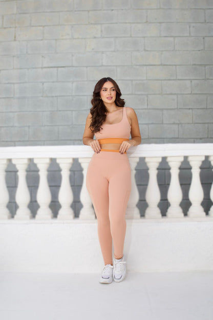 Conjunto Fitness Nude Feminino com Top e Legging com bolso