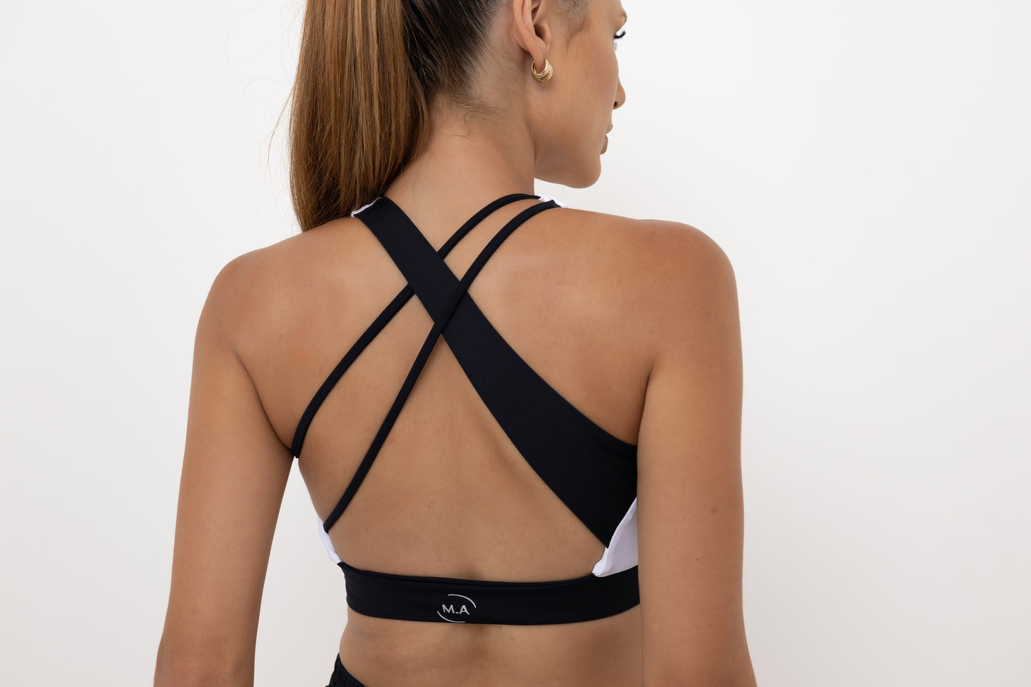 Conjunto Esportivo short com bolso e top de alça cruzada