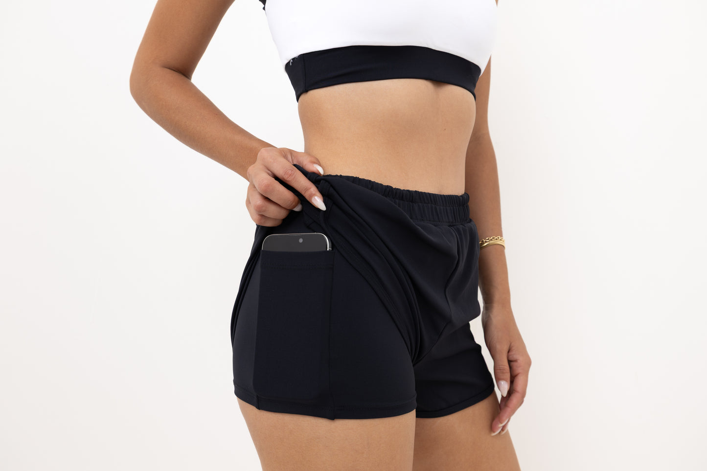 Conjunto Esportivo short com bolso e top de alça cruzada