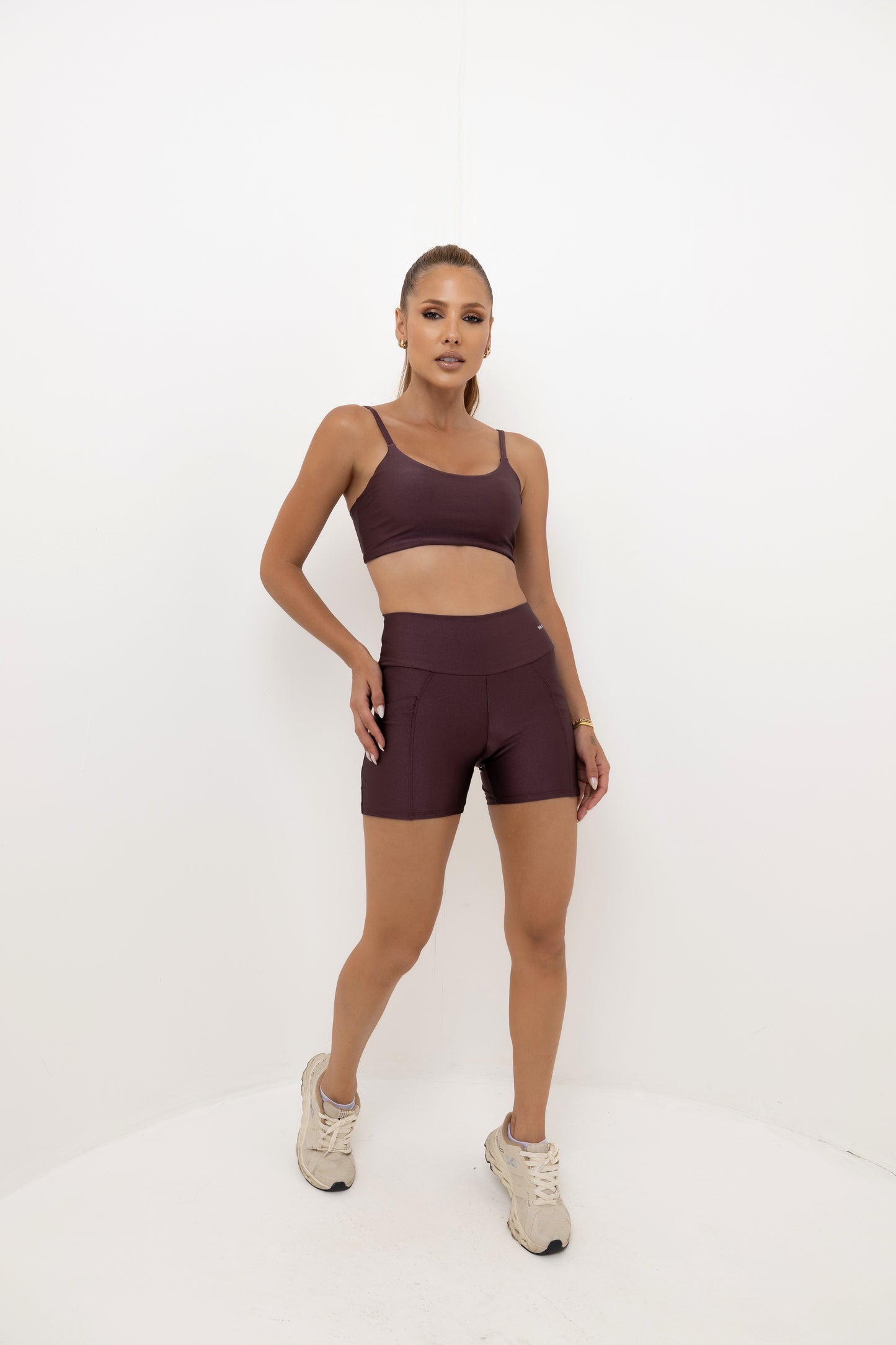 Conjunto Fitness Feminino Marsala:Top Alças Finas Ajustáveis + Short Cintura Alta com Bolso Lateral