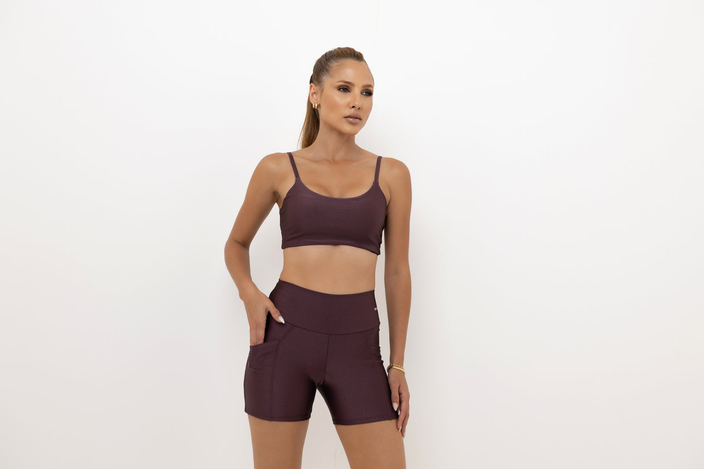 Conjunto Fitness Feminino Marsala:Top Alças Finas Ajustáveis + Short Cintura Alta com Bolso Lateral