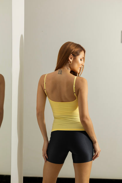 Blusa de Alça Fina Essencial Amarela em Poliamida com Bojo removível e Proteção UV50+