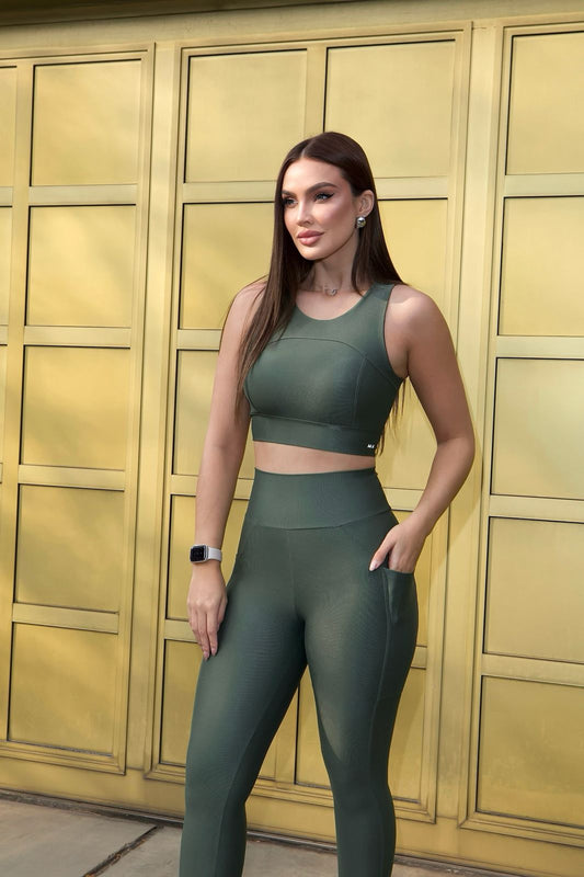 Conjunto Fitness Verde Militar Feminino: Top Alta Sustentação + Legging Cintura Alta com Bolso e Compressão